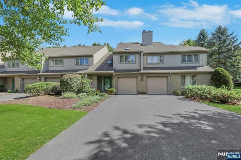Photo of 291 Vista View DR, Mahwah, NJ 07430 (MLS # 26034900)