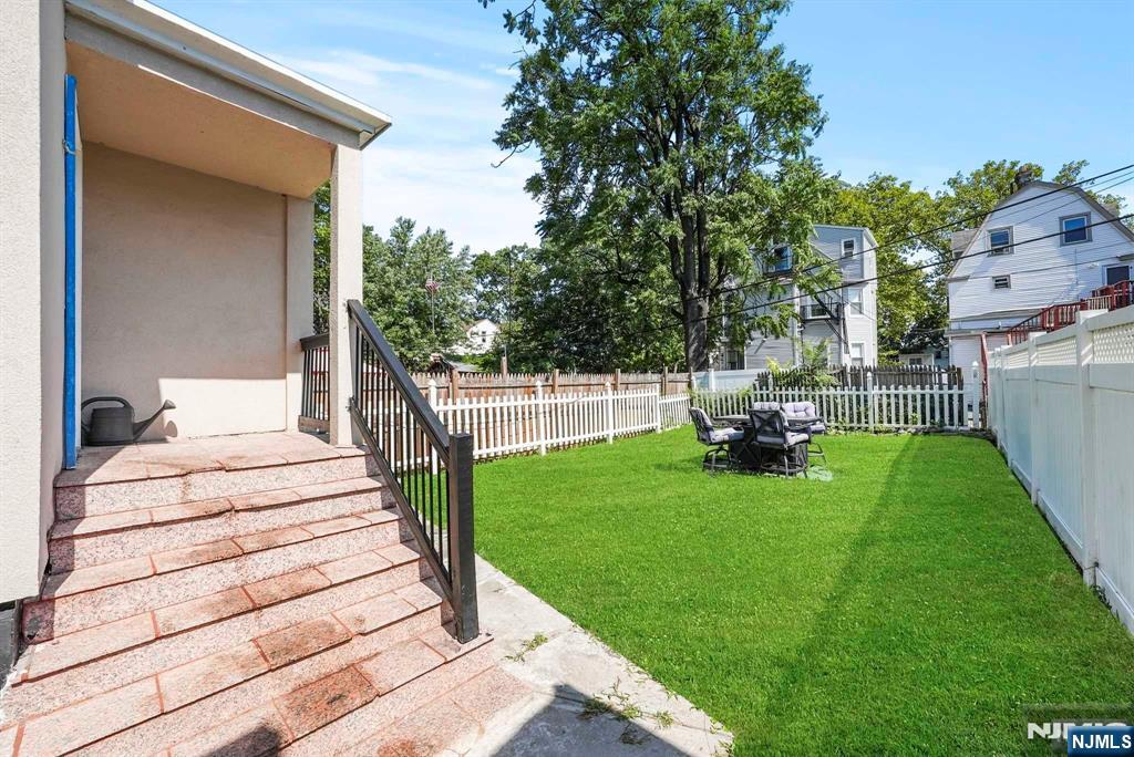 East Orange, New Jersey 07017, United States, 4 Bedrooms Bedrooms, ,2 BathroomsBathrooms,Residential,Active,99560