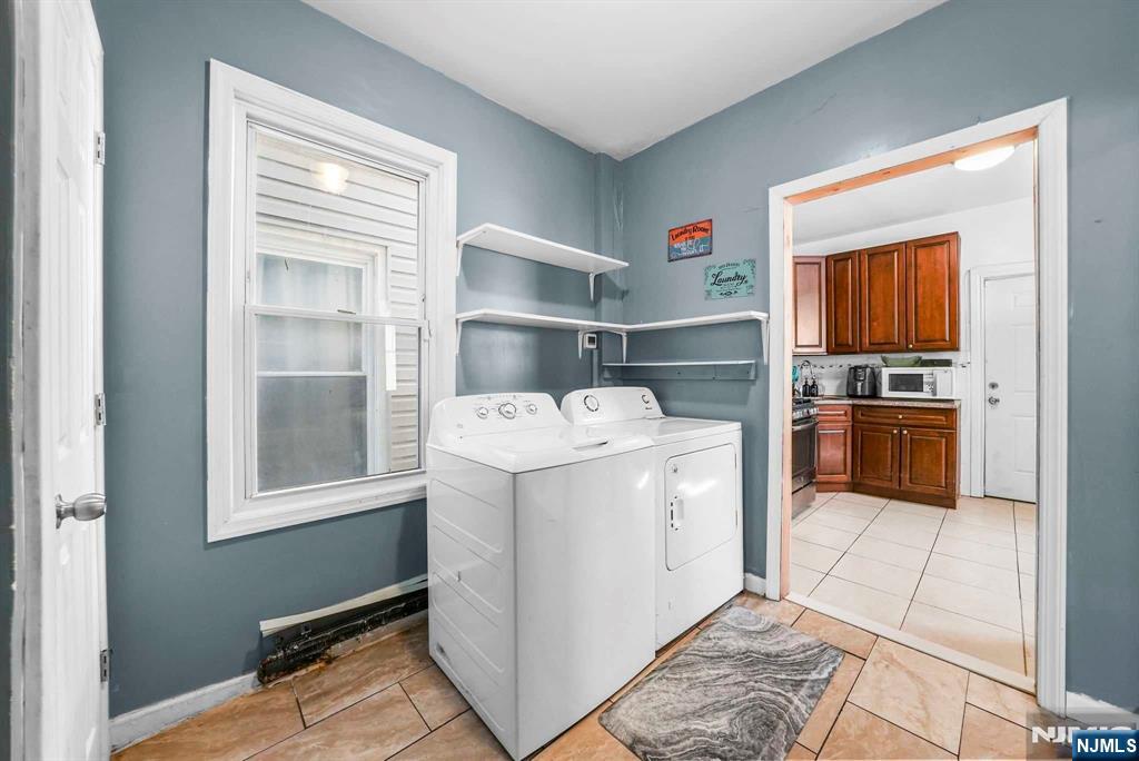 East Orange, New Jersey 07017, United States, 4 Bedrooms Bedrooms, ,2 BathroomsBathrooms,Residential,Active,99560