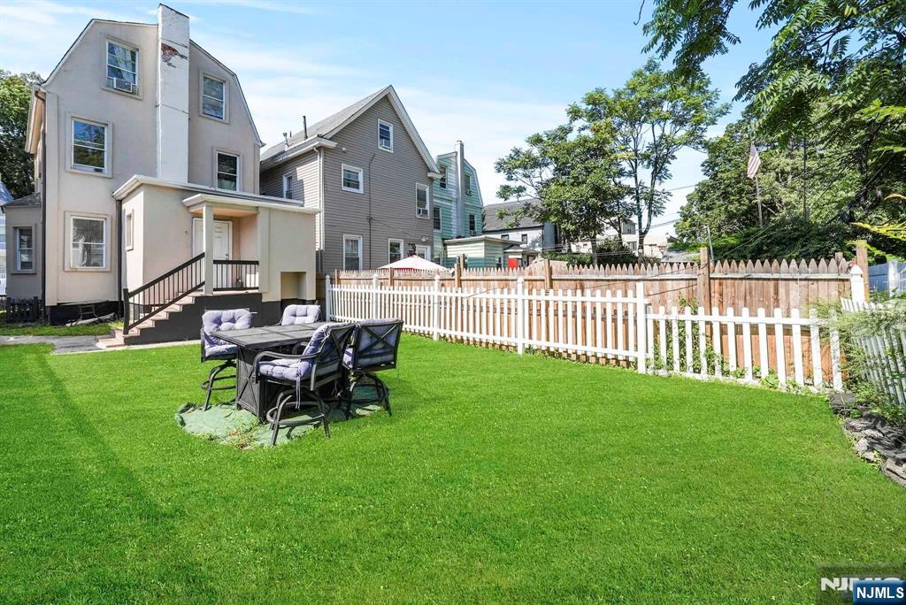 East Orange, New Jersey 07017, United States, 4 Bedrooms Bedrooms, ,2 BathroomsBathrooms,Residential,Active,99560