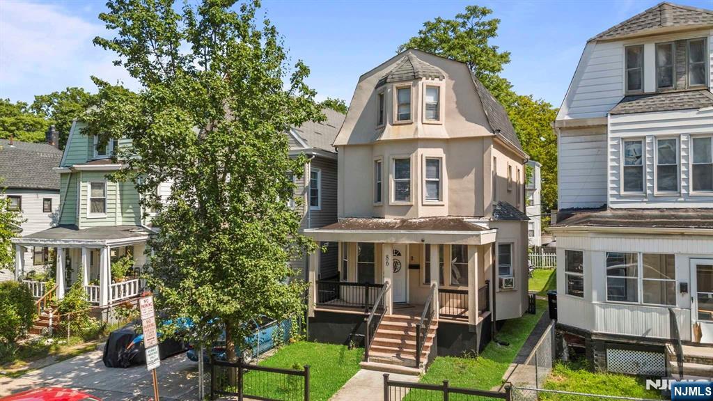 East Orange, New Jersey 07017, United States, 4 Bedrooms Bedrooms, ,2 BathroomsBathrooms,Residential,Active,99560
