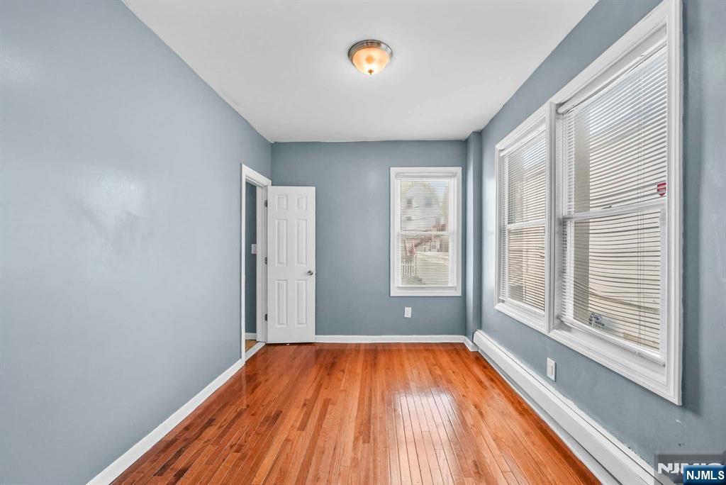 East Orange, New Jersey 07017, United States, 4 Bedrooms Bedrooms, ,2 BathroomsBathrooms,Residential,Active,99560