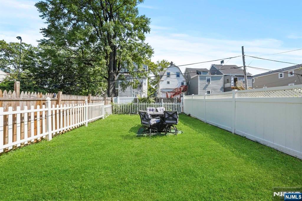 East Orange, New Jersey 07017, United States, 4 Bedrooms Bedrooms, ,2 BathroomsBathrooms,Residential,Active,99560