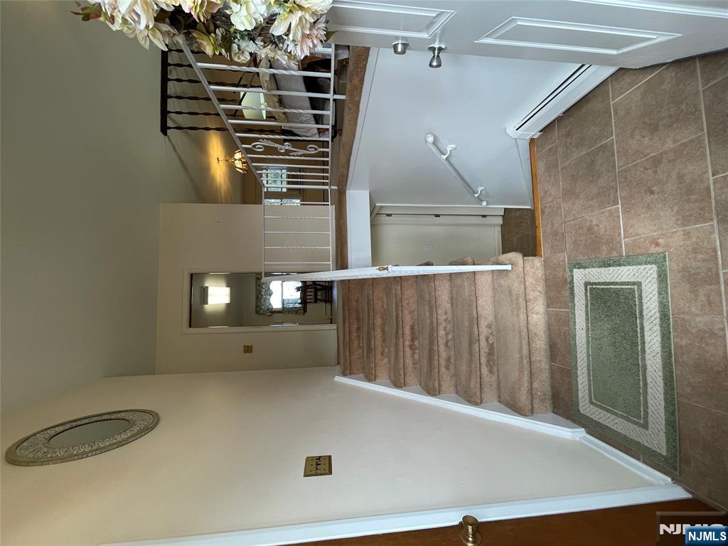 12 Henches Place