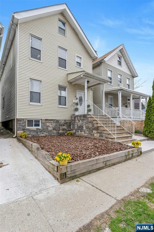 12 Orange Rd, Montclair, New Jersey - 3 Bedrooms  
3 Bathrooms  
8 Rooms - 