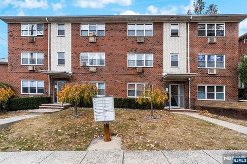313 Grantwood Boulevard Apt 10 Palisades Park NJ 07650