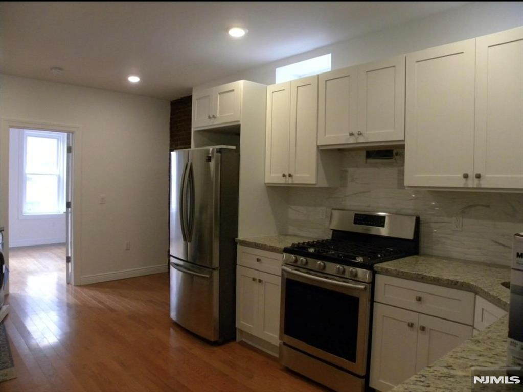 Rental Property at 43 E Ridgewood Ave 1, Ridgewood, New Jersey - Bedrooms: 2 
Bathrooms: 1 
Rooms: 4  - $2,950 MO.