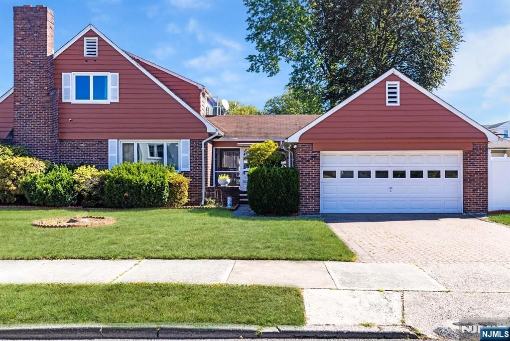 Photo of 396400 17th Avenue, Paterson, NJ 07514 (MLS # 25037233)