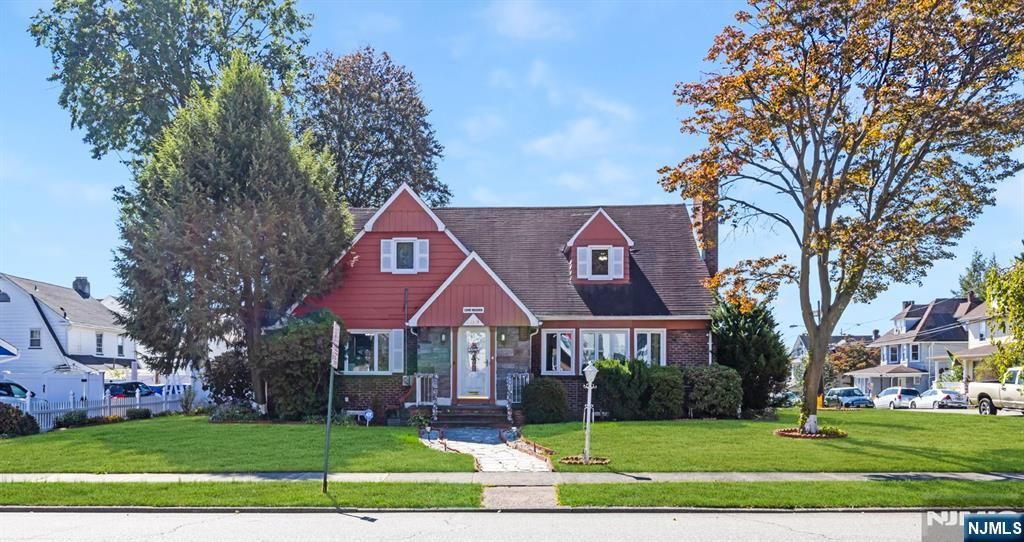 Photo of 396400 17th Avenue, Paterson, NJ 07514 (MLS # 25037233)