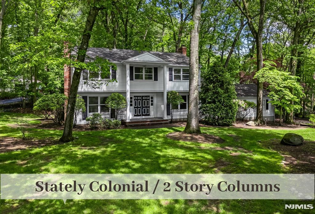 Property for Sale at 15 Green Way, Mahwah, New Jersey - Bedrooms: 4 
Bathrooms: 3 
Rooms: 8  - $675,000