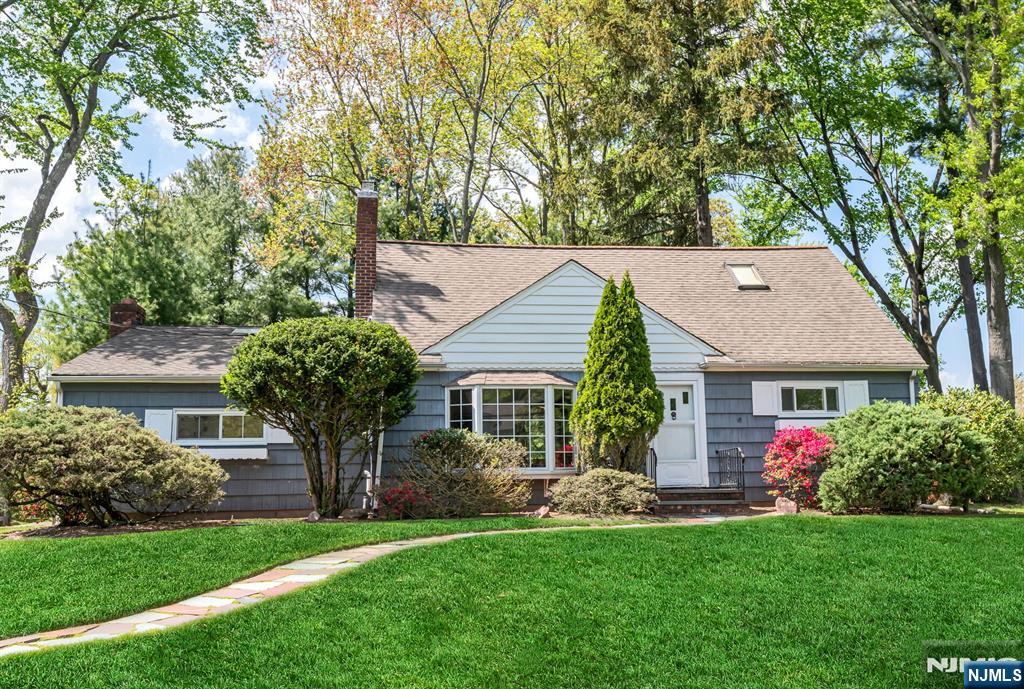 Property for Sale at 17 Cypress Place, Demarest, New Jersey - Bedrooms: 4 
Bathrooms: 2 
Rooms: 7  - $899,000