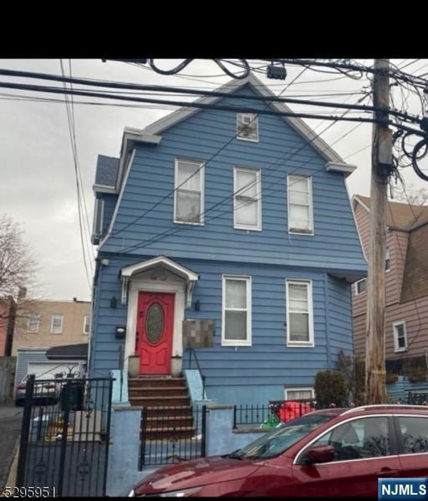 FULLY RENOVATED 1 BEDROOM 1 BATH, PRIVATE DWELLING, DRIVEWAY PARKING NEGOTIABLE, IN THE HEART OF WEST NEW YORK, MINUTES TO NYC, CLOSE TO TRANSIT, WORSHIP, PARKS, SCHOOLS