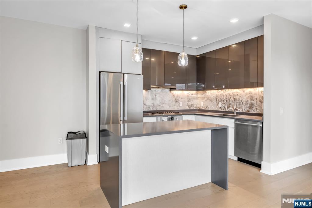 7101 River Road 202B