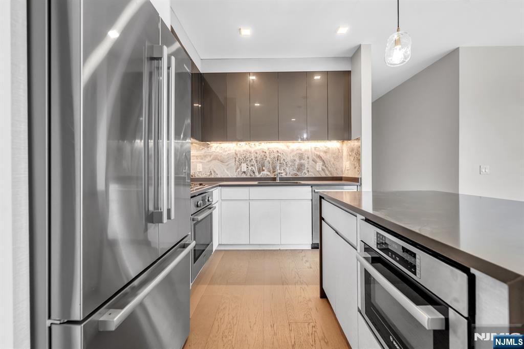 7101 River Road 202B