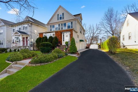 Photo of 336 W Palisade Ave, Englewood, NJ 07631 (MLS # 25044233)