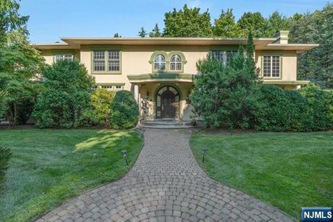 565 N Forest Drive Teaneck NJ 07666