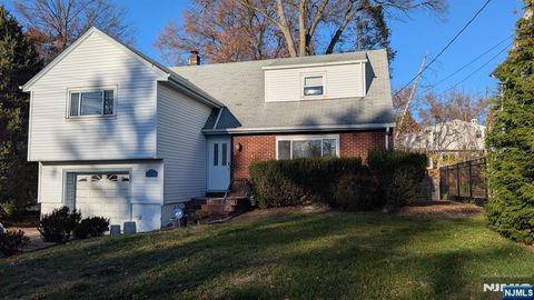 Photo of 793 Dearborn St, Teaneck, NJ 07666 (MLS # 25041156)