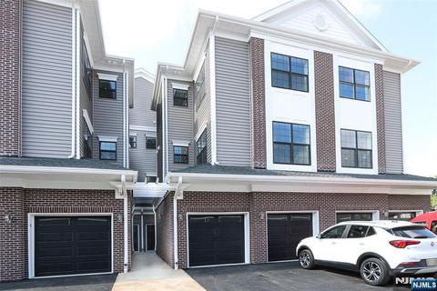 MLS: 25000457