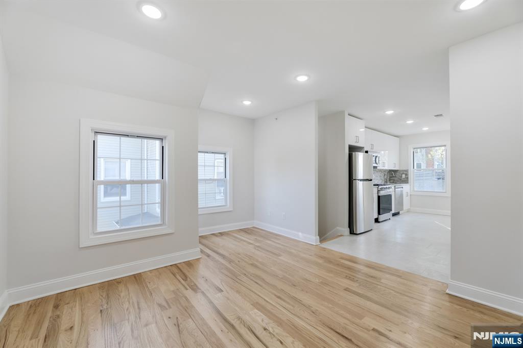 401 Franklin St 3, Bloomfield, New Jersey - 1 Bedrooms  
1 Bathrooms  
5 Rooms - 