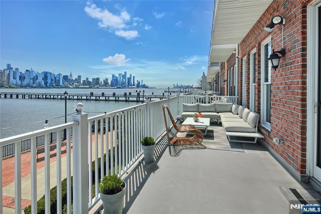 517 Harbor Place