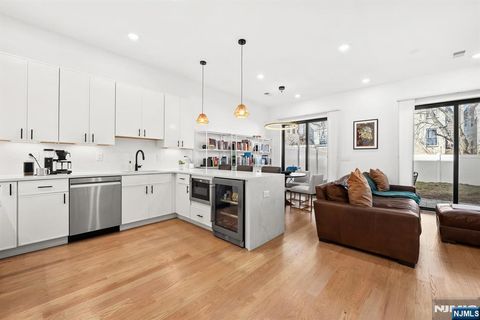 34 Manhattan Avenue 2 Jersey City NJ 07307