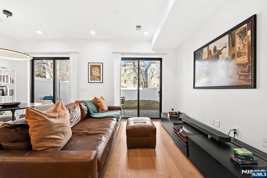 34 Manhattan Avenue 2