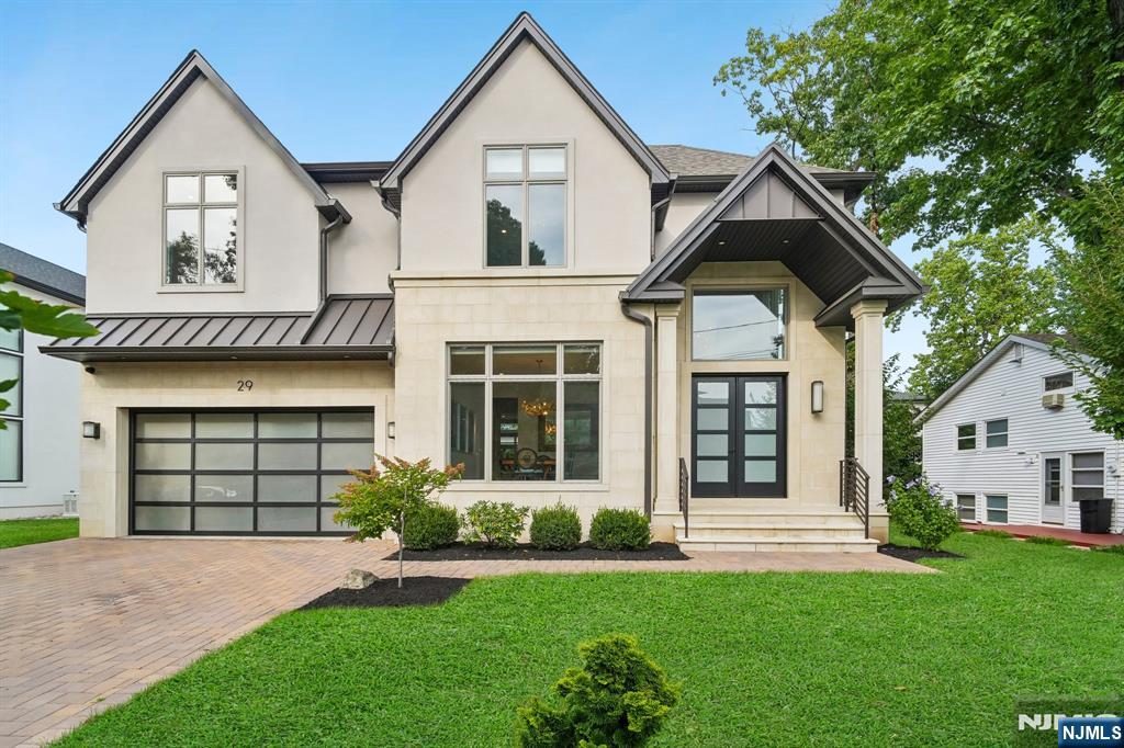 29 Roslyn Avenue