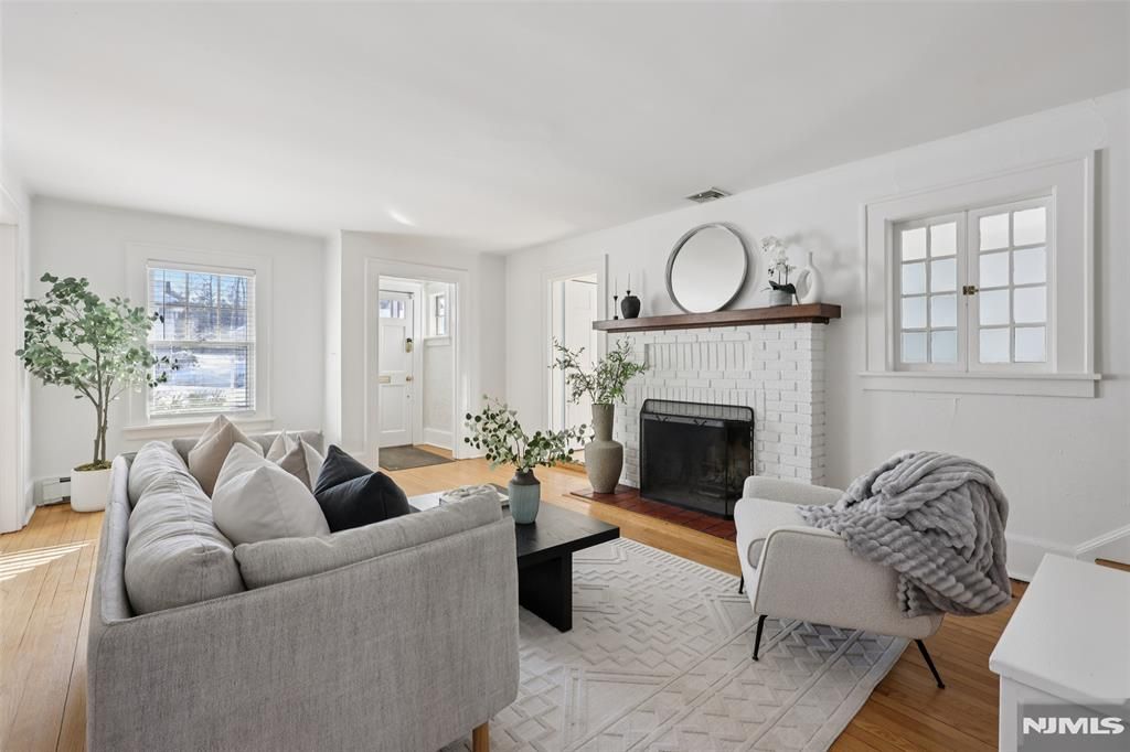 Photo of 520 Hillcrest Road, Ridgewood Village, NJ 07450 (MLS # 26004037)