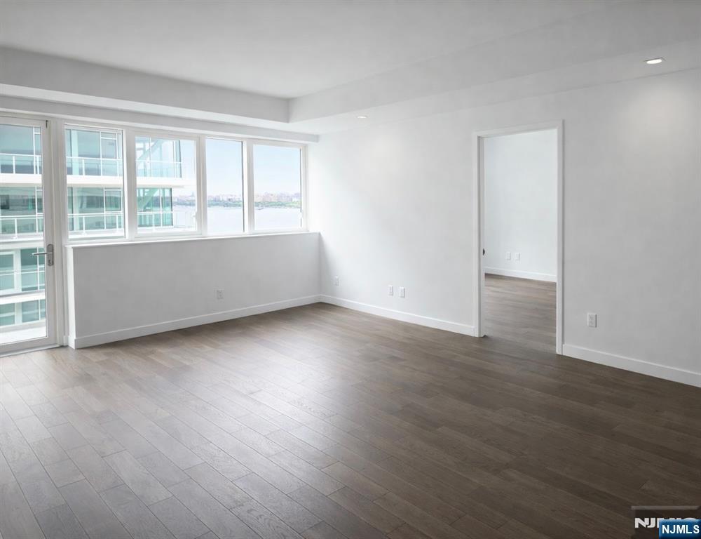 800 Ave At Port Imperial Boulevard 517