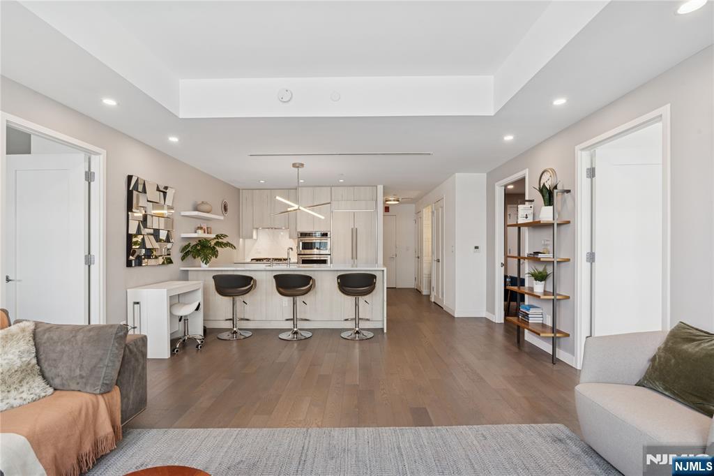 800 Ave At Port Imperial Boulevard 517