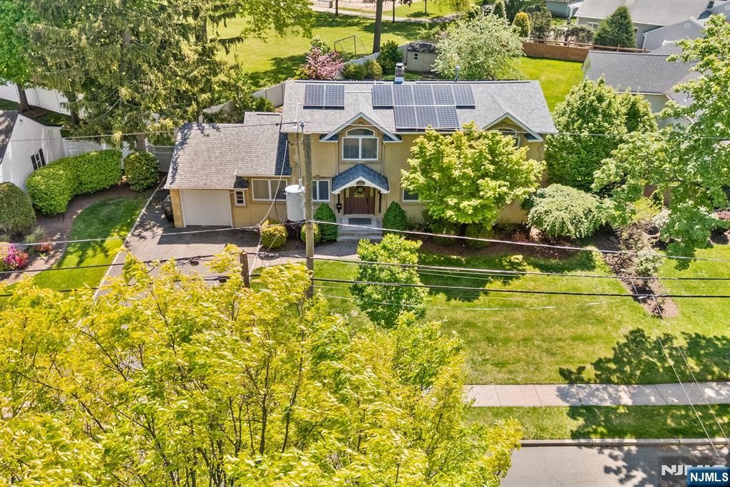 Photo of 124 Crain Road, Paramus, NJ 07652 (MLS # 26016063)