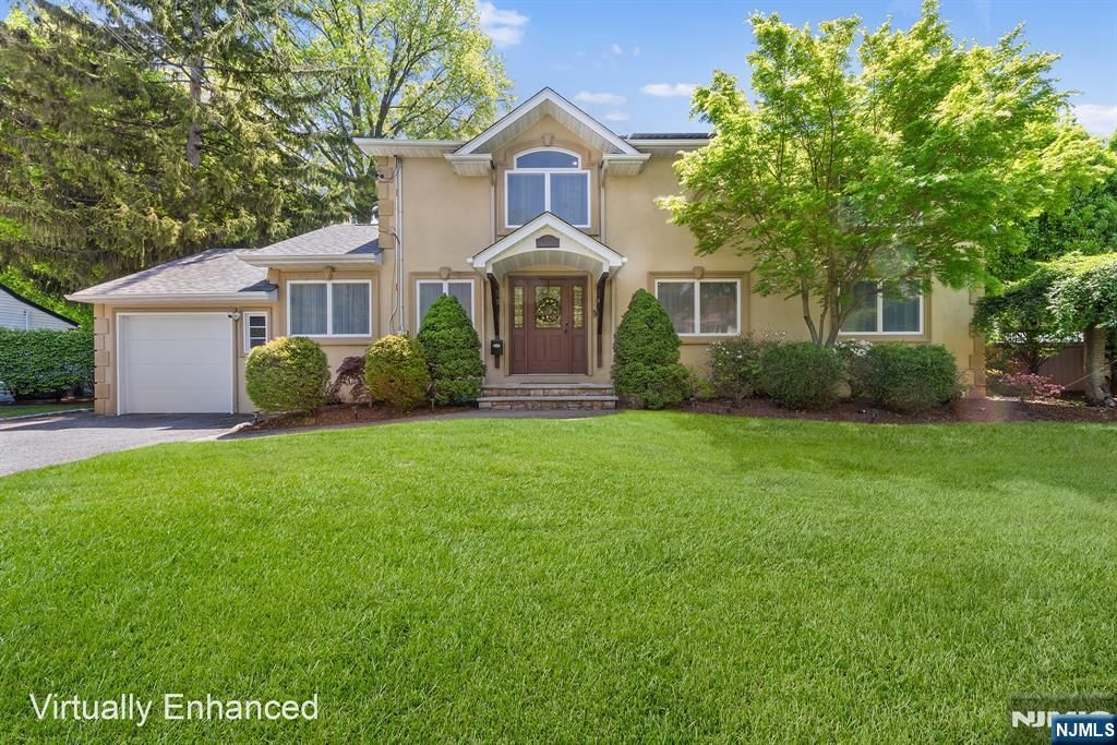 Photo of 124 Crain Road, Paramus, NJ 07652 (MLS # 26016063)