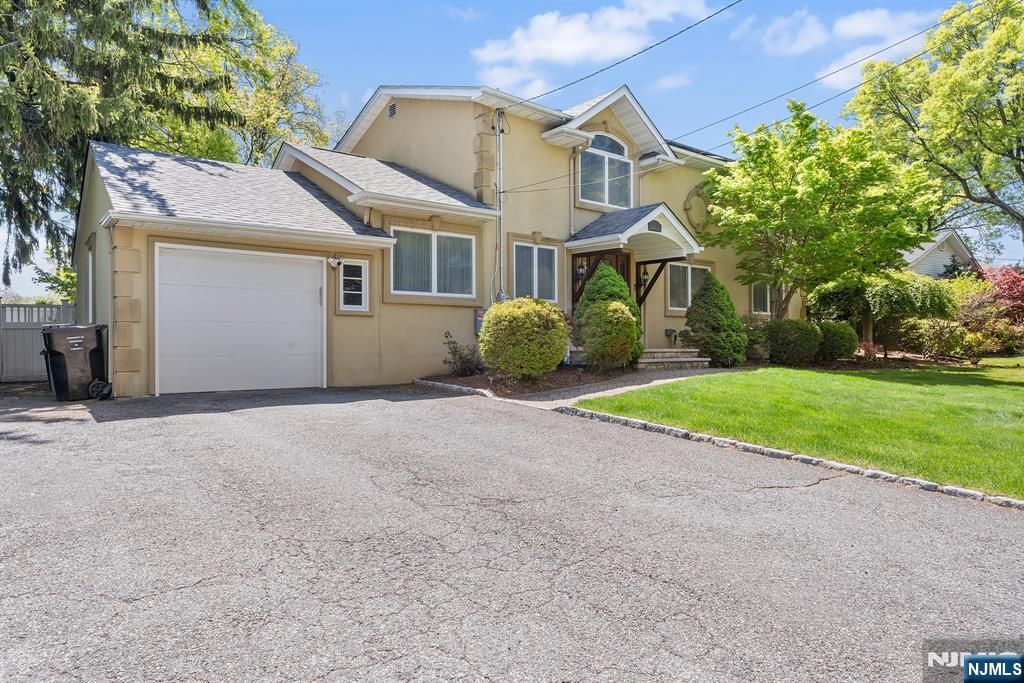 Photo of 124 Crain Road, Paramus, NJ 07652 (MLS # 26016063)