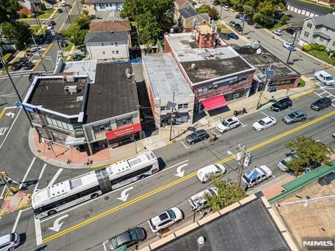 Photo of 1207 Anderson Avenue, Fort Lee, NJ 07024 (MLS # 26003612)