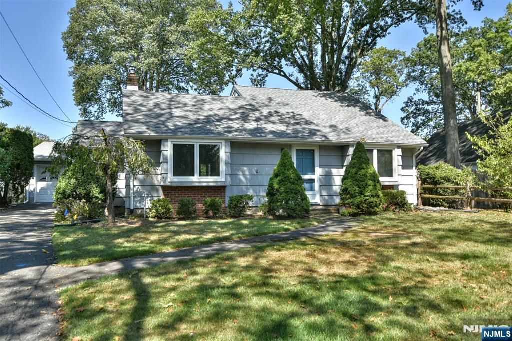 Photo of 111 Crescent Avenue, Wyckoff, NJ 07481 (MLS # 25026172)