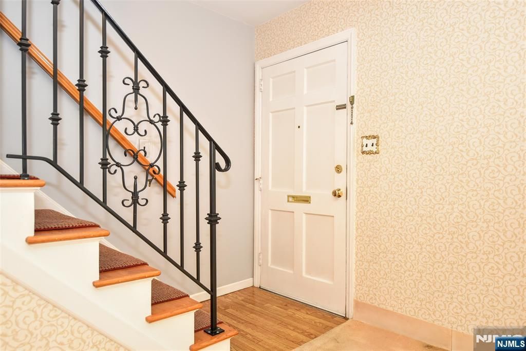 Photo of 111 Crescent Avenue, Wyckoff, NJ 07481 (MLS # 25026172)