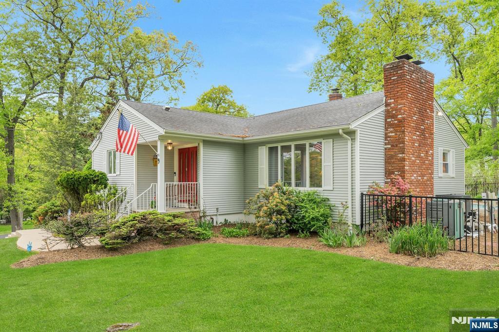 9 Ryerson Avenue
