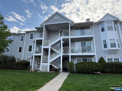 Photo of 197 Larch Ln, Mahwah, NJ 07430 (MLS # 26014180)