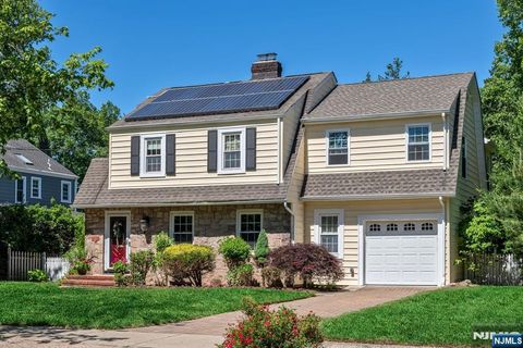 Photo of 448 Fairfield Avenue, Ridgewood Village, NJ 07450 (MLS # 26023047)