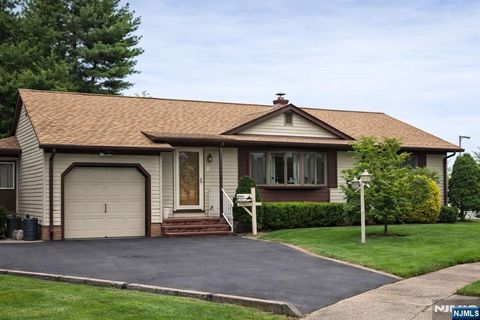 16 Homestead Road Elmwood Park NJ 07407