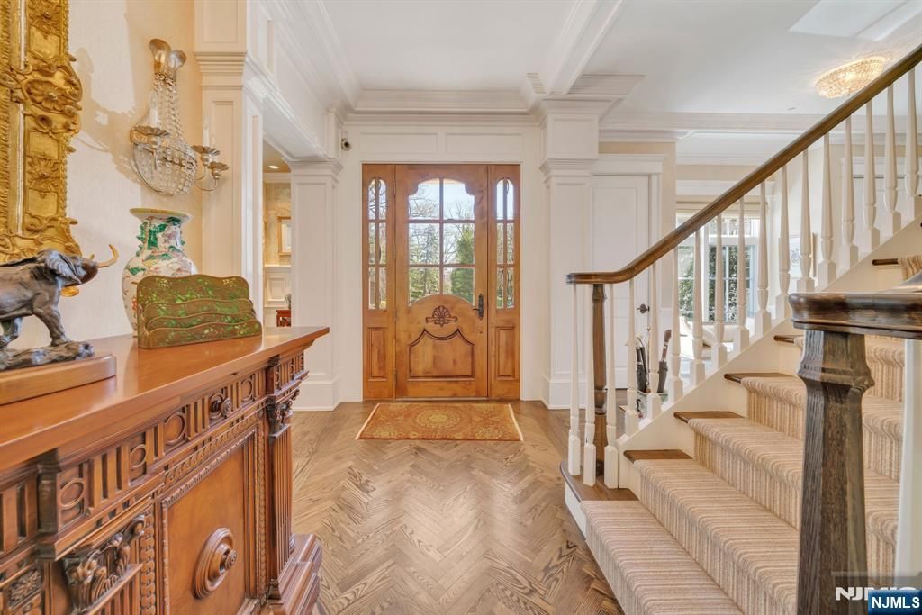 Photo of 74 Roberts Road, Englewood Cliffs, NJ 07632 (MLS # 25008771)
