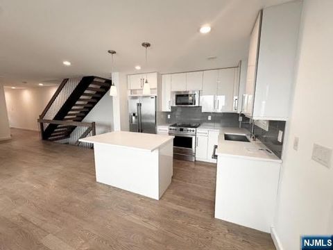 86 W Mahan Street Tenafly NJ 07670