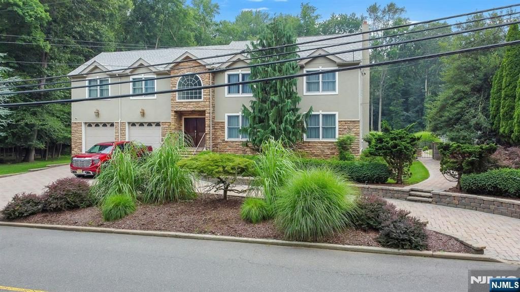 Photo of 215 White Avenue, Old Tappan, NJ 07675 (MLS # 25041714)