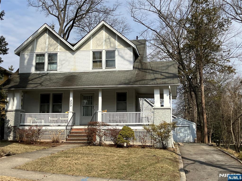 299 Rutland Avenue, Teaneck, New Jersey - 3 Bedrooms  
2 Bathrooms  
7 Rooms - 