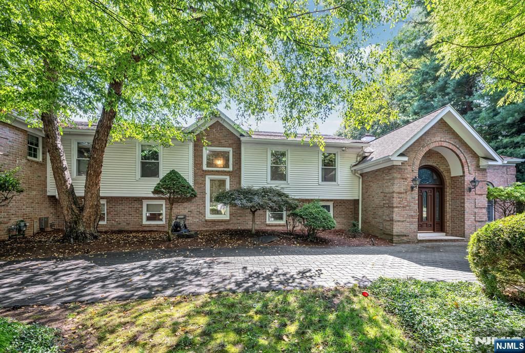 Photo of 24 Vanderbeck Lane, Mahwah, NJ 07430 (MLS # 25037306)