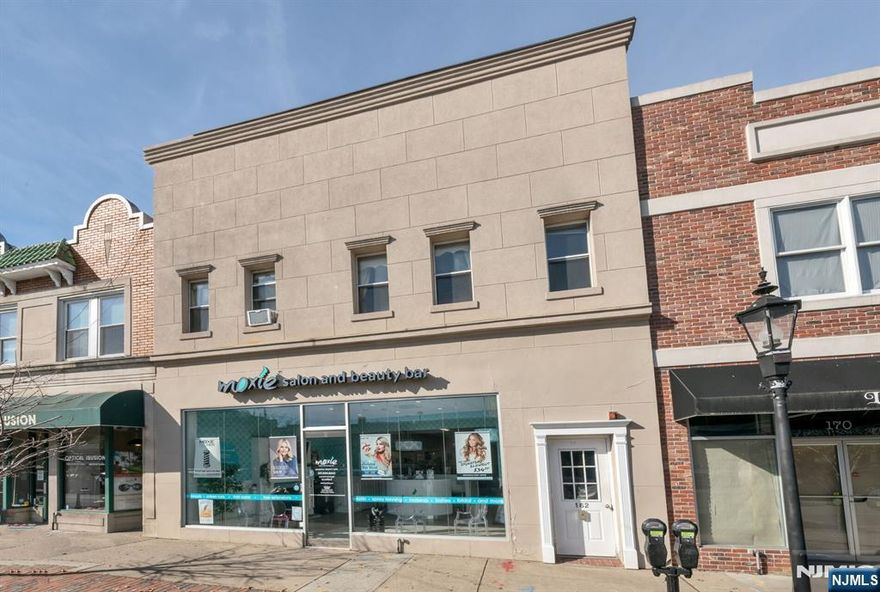 Step into this stunningly remodeled one-bedroom apartment situated in the vibrant heart of Westwood. Experience exceptional craftsmanship with exquisite details throughout, featuring a brand-new kitchen, elegantly updated bathrooms, a captivating brick accent wall, and a generously sized walk-in closet.