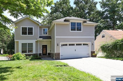 Photo of 254 Concord Street, Cresskill, NJ 07626 (MLS # 25034563)