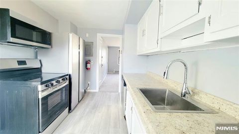 Photo of 592 Beverly Rd #2nd floor, Teaneck, NJ 07666 (MLS # 26008668)