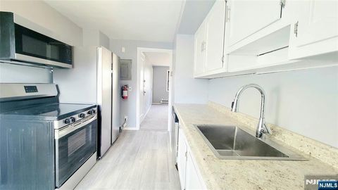 Photo of 592 Beverly Rd #2nd floor, Teaneck, NJ 07666 (MLS # 26008668)