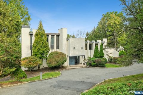 8 Vanderbilt Drive Livingston NJ 07039